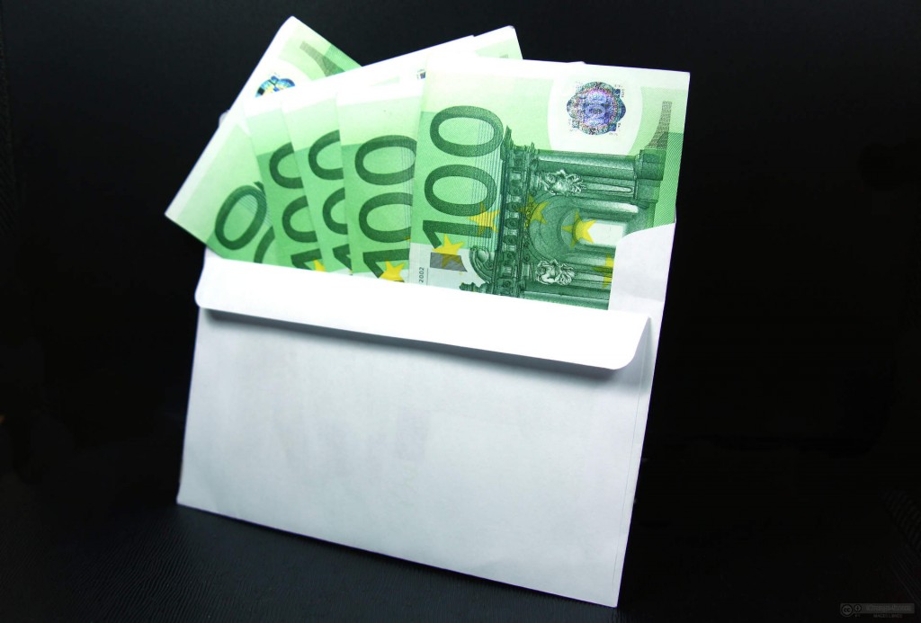 Euros dans enveloppe.