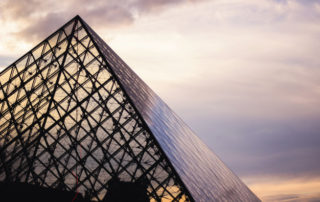 Pointe de la pyramide du Louvre